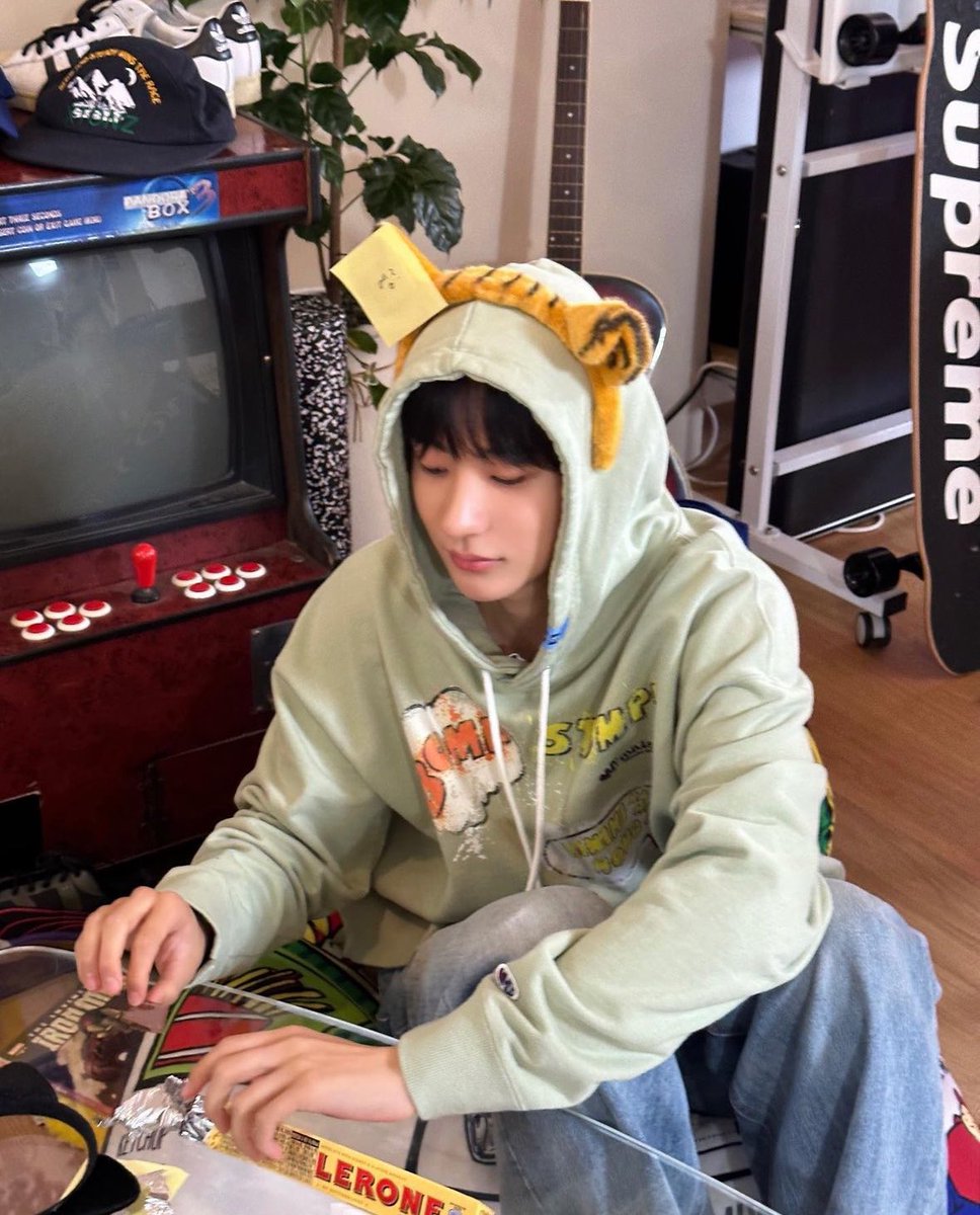 timetoanton's tweet photo. 231003 riize_official instagram 

🐯🏀🏠

#RIIZE #라이즈 #ANTON #앤톤 https://t.co/fkzdjvA8TR
