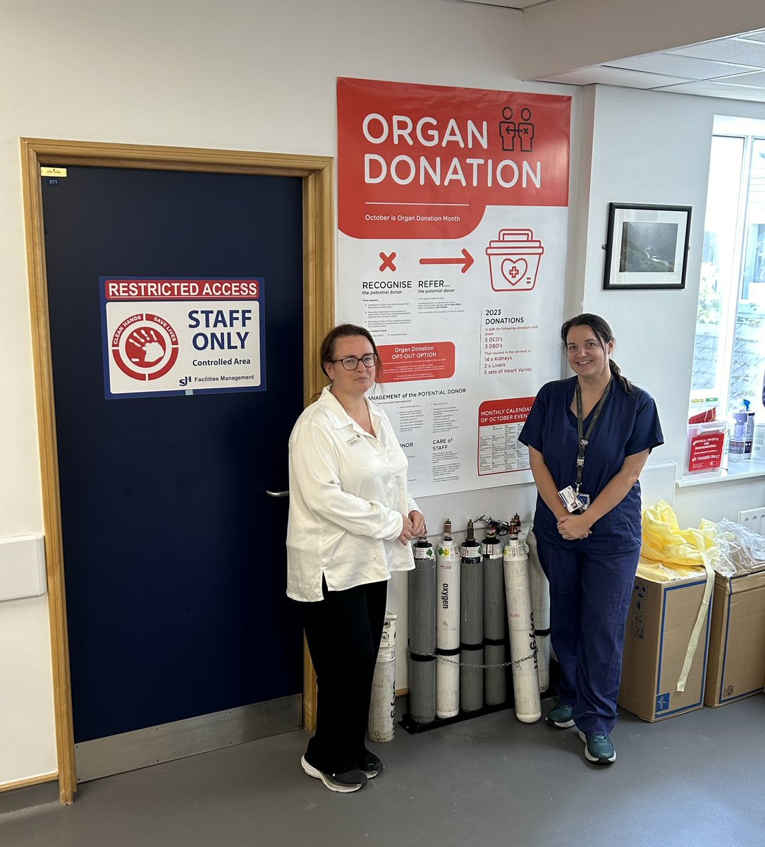 Phillips83Nikki's tweet photo. Organ Donation Education Month @critcarenursSJH emphasising the importance of education to our critical care colleagues. The organ donation link nurse team along with ODNM and CLOD is committed to ongoing education and implementing QI initiatives in the unit @imloeches @SJHDoN https://t.co/TfWtSw4tsX