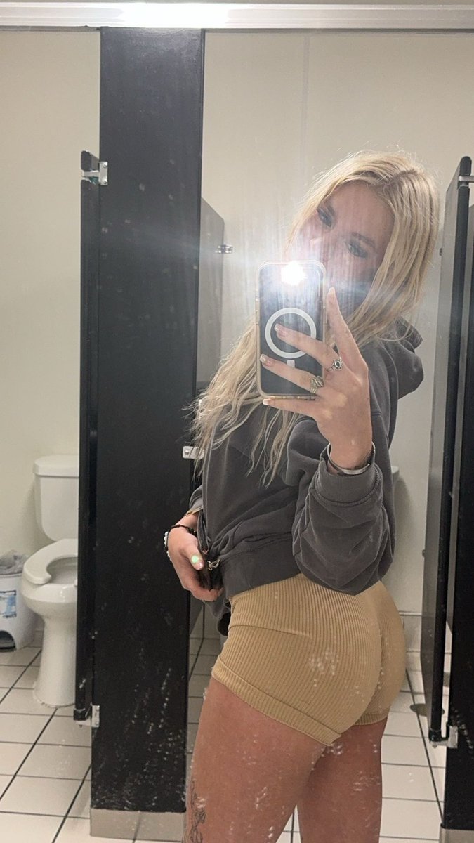 TayWayTooTurnt's tweet photo. ✨ pinned rt for rt? ✨

• 19 🤪
• Bi &amp; Single 🤭
• I like to be spoiled 🏦
• I like to shop 🛍️
• Onlyfans, Snap, Tele, FaceTimes 🤷���‍♀️
(when available this is not my full time)
• Rates,Bundles, Live sessions, GFE 💕
• Cashapp, PayPal, Apple Pay. 💰 

Serious inquiries only! https://t.co/6DjJXdBnje