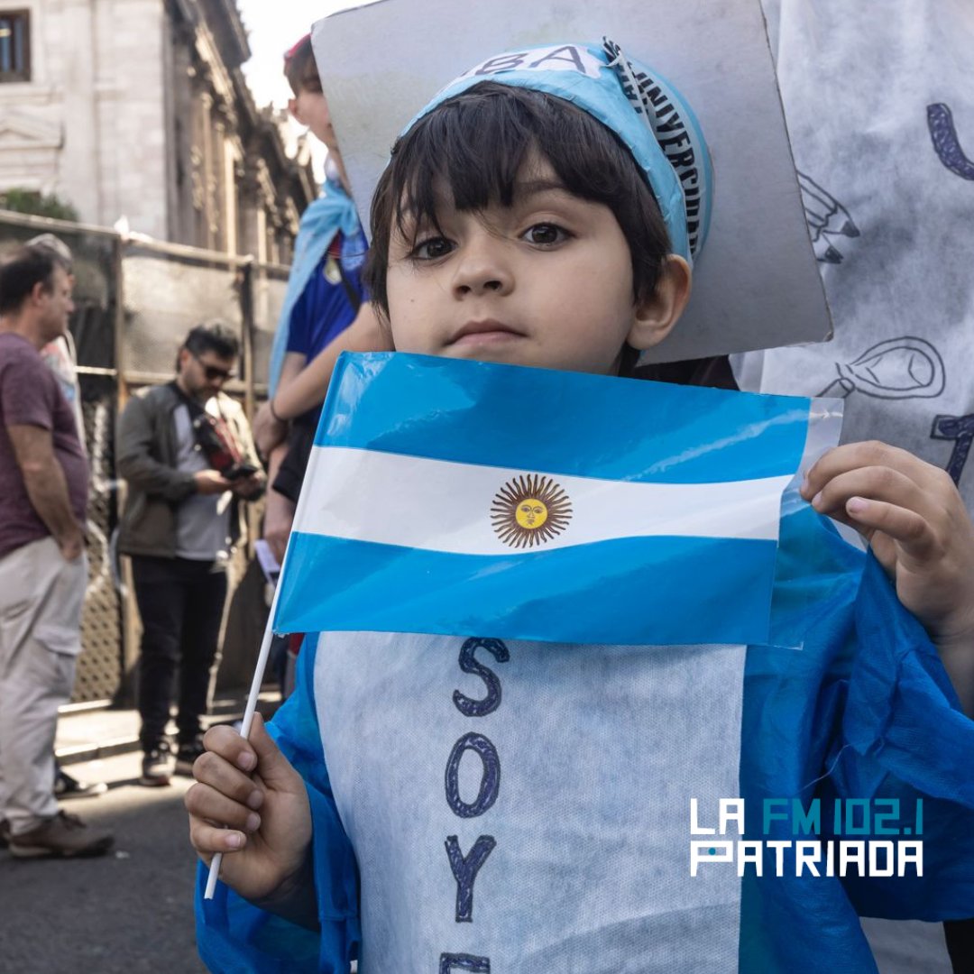 FMLaPatriada's tweet photo. 🎓 Más imágenes de la multitudinaria segunda #MarchaFederalUniversitaria en Congreso.

📸 @phcampe https://t.co/FIiQO4PkDq