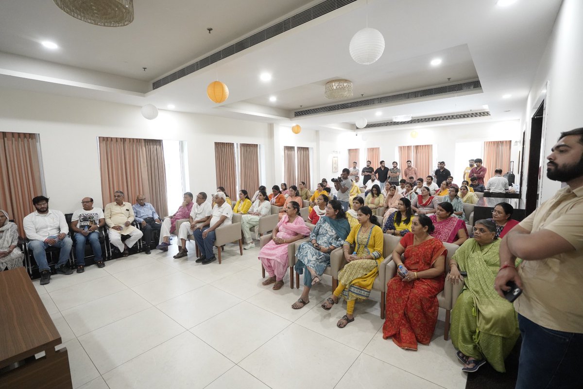 kumudnirakesh's tweet image. 🪣गुडगाँव ग्रीन के लोगों का यह स्नेह और समर्थन मेरे लिए अमूल्य है। आइए, 5 अक्टूबर को बैलट नंबर 8, बाल्टी चुनाव निशान पर वोट देकर हमारी कार्यनीति को विजयी बनाएं! आपका समर्थन हर कदम पर महत्वपूर्ण है।🪣

#बाल्टी #kumudnirakeshdaultabad