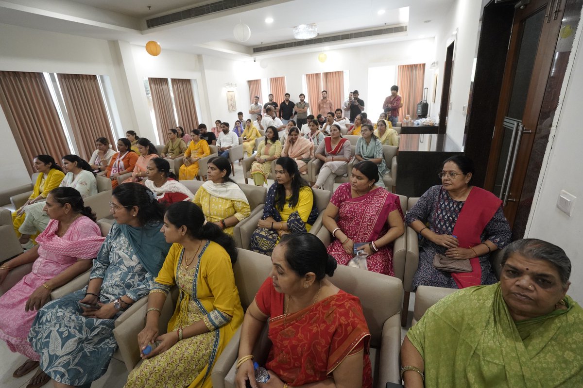 kumudnirakesh's tweet image. 🪣गुडगाँव ग्रीन के लोगों का यह स्नेह और समर्थन मेरे लिए अमूल्य है। आइए, 5 अक्टूबर को बैलट नंबर 8, बाल्टी चुनाव निशान पर वोट देकर हमारी कार्यनीति को विजयी बनाएं! आपका समर्थन हर कदम पर महत्वपूर्ण है।🪣

#बाल्टी #kumudnirakeshdaultabad