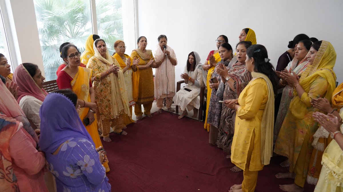 kumudnirakesh's tweet image. 🪣गुडगाँव ग्रीन के लोगों का यह स्नेह और समर्थन मेरे लिए अमूल्य है। आइए, 5 अक्टूबर को बैलट नंबर 8, बाल्टी चुनाव निशान पर वोट देकर हमारी कार्यनीति को विजयी बनाएं! आपका समर्थन हर कदम पर महत्वपूर्ण है।🪣

#बाल्टी #kumudnirakeshdaultabad