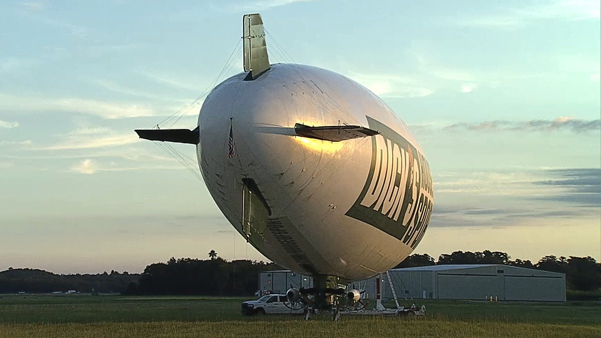 Rollpantilt's tweet photo. On the ramp this morning at Tampa Executive Airport was the @Skyshipservices Dick's House of Sport Blimp. @FOX13News @abcactionnews @10TampaBay
#SkyFOX1🦊🇺🇸 https://t.co/AysrRsGaJi