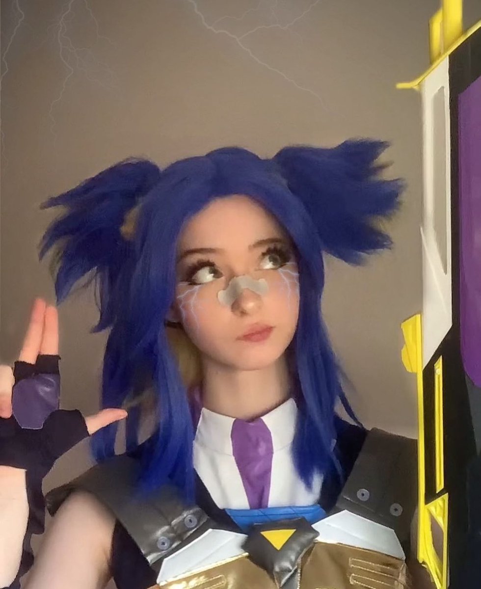 TenshiTTV's tweet photo. Neon cosplay - First attempt vs Latest attempt https://t.co/zBVC9eVl0T