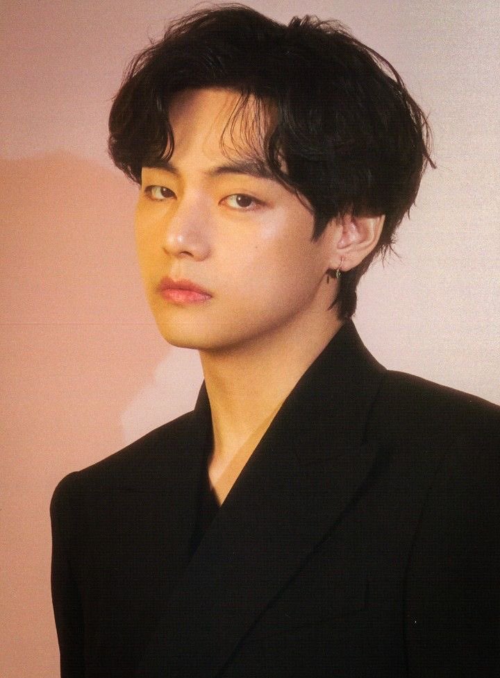 rt and reply with:

BORAHAE TAEHYUNG
WE LOVE YOU TAEHYUNG  
ALWAYS WITH TAEHYUNG