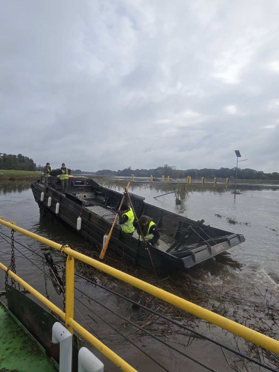 17WBZ's tweet image. #Pomorsko 
Niesłabnące siły w walce ze skutkami #powódź2024.

#5bsap #IGZKrosnoOdrzańskie