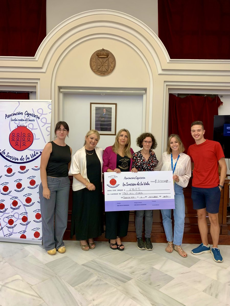 Muchas gracias a la asociación <a href="/acsonrisadlvida/">A.C.La Sonrisa de la Vida</a> por su apoyo a la investigación contra el cáncer. Ayer pasamos una estupenda tarde contándoles los avances de investigación realizados en nuestro grupo y compartiendo sus experiencias. <a href="/ibis_sevilla/">IBiS</a> <a href="/HospitalUVRocio/">Hospital Universitario Virgen del Rocío</a> 
<a href="/PathologyHUVR/">Anatomía Patológica HUVR</a>