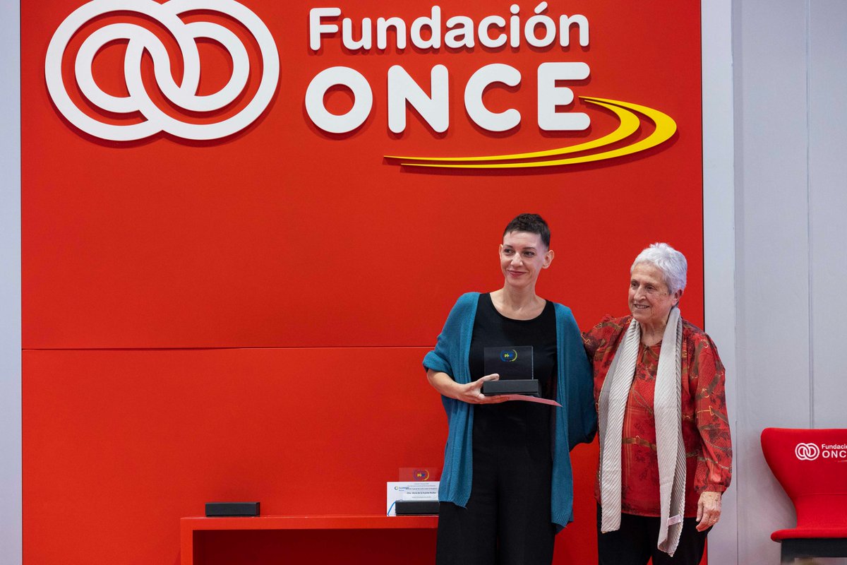 Durante los #PremiosPMP organizados por la <a href="/PlataformaPMP/">Plataforma de Mayores y Pensionistas</a>, Inmaculada Ruiz Martín, presidenta de <a href="/MayoresUDP/">Mayores UDP</a> , entregó el premio a la talentosa ilustradora y diseñadora gráfica, Elisabeth Justicia <a href="/eli_justicia/">Elisabeth Justicia</a> .  ¡Un momento especial!

Lee la crónica: bit.ly/4gMu1ir