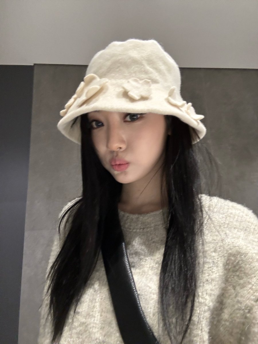ningshourly's tweet photo. 🤍 https://t.co/NtLJzFB6nK