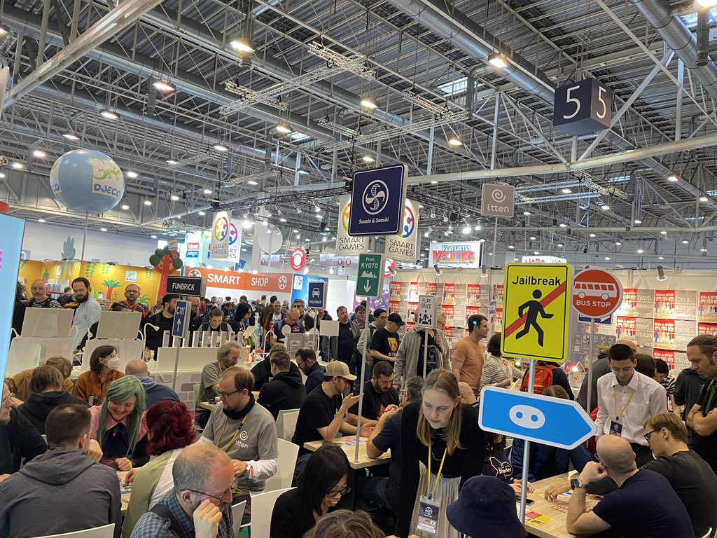 saashiandsaashi's tweet image. 【SPIEL: 5C111】ドイツ・エッセンのSPIEL’24開幕しました。設営中の幾多のトラブルを乗り越えてSaashi&amp;amp;Saashiとittenの２社共同ブースは開幕を迎えました。直後から多くの人に訪れていただいています。ありがとうございます。

@itten_games @itten_games_en #SPIEL #SPIEL24
