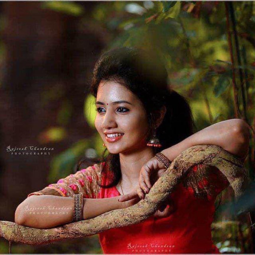 NALLA__NANBAN's tweet photo. ஆகாயமும் என்னுள்ளே 
முழுமதியும் என்னுள்ளே 
வானவில்லும் என்னுள்ளே 
வான்மழையும் என்னுள்ளே 
நீ என்னுள் நுழைந்த
நொடிமுதலாய் அத்தனை 
அழகியலும் என்னுள்ளே தஞ்சம் 
கொள்கிறதே எல்லையில்லா 
மகிழ்வாய்.. https://t.co/Ia7Io1Siid