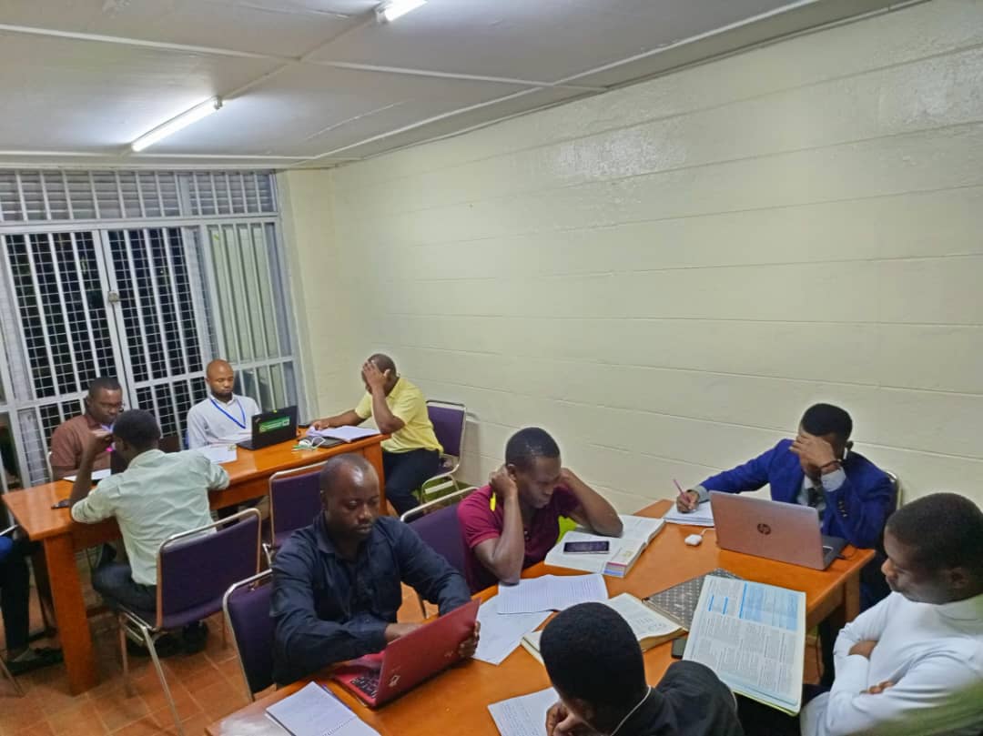 KingCeasorUni's tweet image. Stay ahead in your studies with King Ceasor University&apos;s fully equipped library! 📚✨ Our resources and study spaces are designed for optimal learning and productivity. Take advantage of the vast collection and serene environment today! #KCULibrary  #SpaceForSuccess #applynow