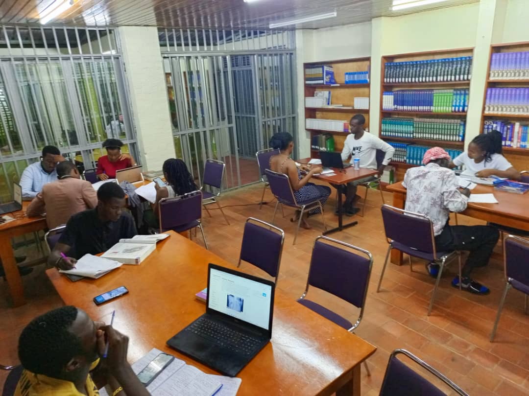 KingCeasorUni's tweet image. Stay ahead in your studies with King Ceasor University&apos;s fully equipped library! 📚✨ Our resources and study spaces are designed for optimal learning and productivity. Take advantage of the vast collection and serene environment today! #KCULibrary  #SpaceForSuccess #applynow