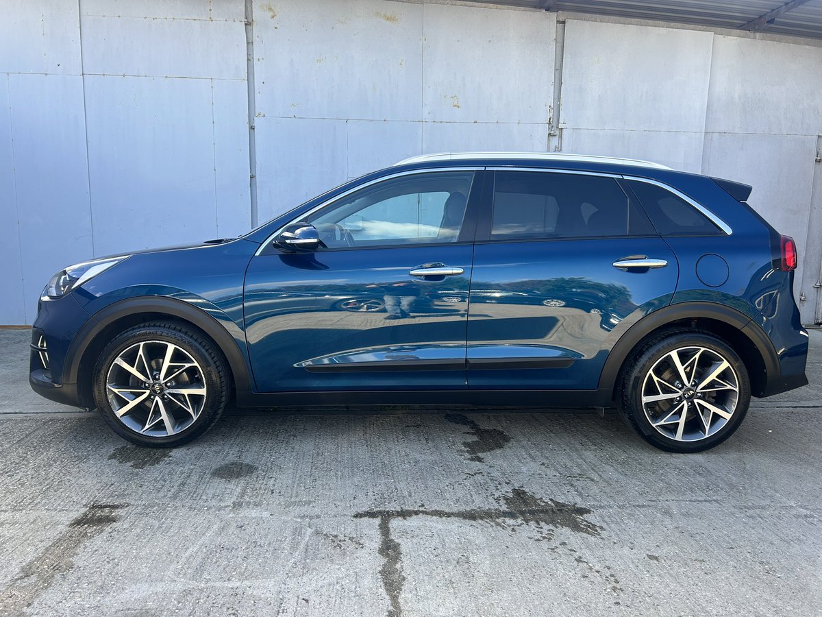 UsedBerkshire's tweet photo. L@@k at this stunning 2019 Kia Niro 1.6GDi 3 DCT Petrol/Hybrid in Ocean Blue Metallic that’s all ready for sale 😀
 https://t.co/tZmpOI4QJF via @YouTube https://t.co/mEsamjupRh