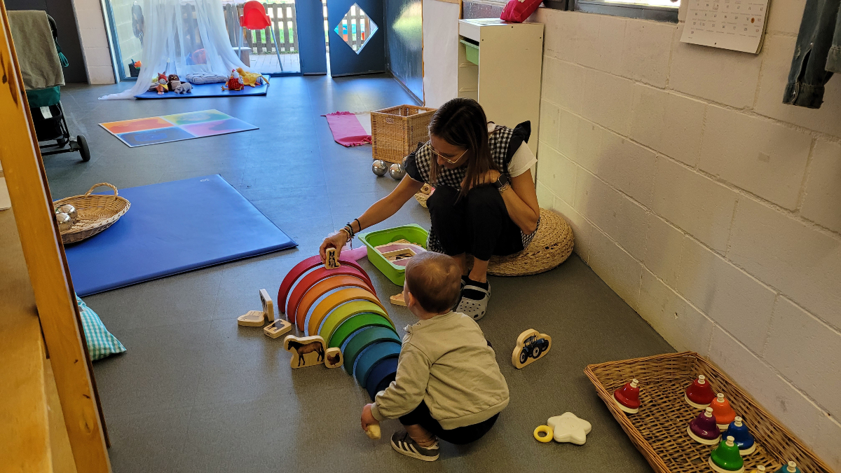 AjCastelltersol's tweet image. 👶Separar-se dels que estimes no és fàcil, per aquest motiu a ❤️l&apos;escola bressol hem dedicat aquestes primeres setmanes a crear vincles i establir relacions.

#Espurna #escolabressol #Castellterçol