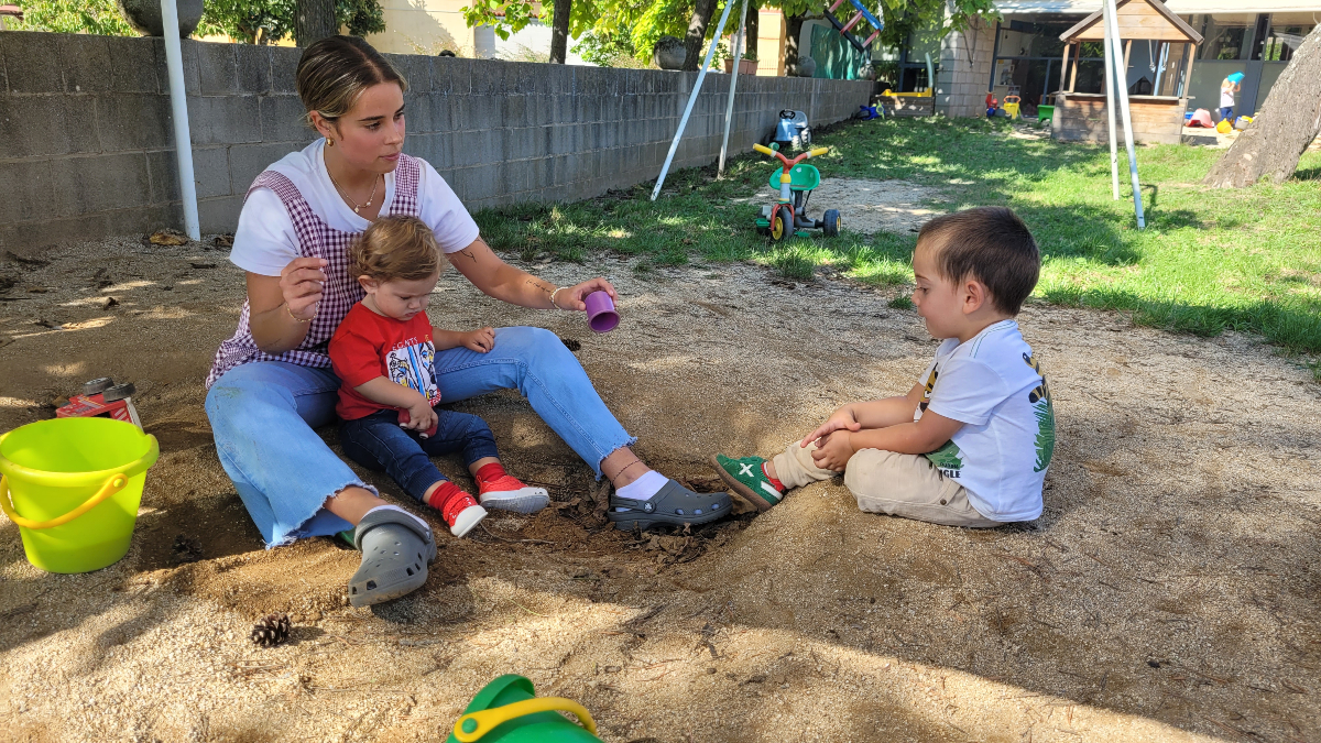 AjCastelltersol's tweet image. 👶Separar-se dels que estimes no és fàcil, per aquest motiu a ❤️l&apos;escola bressol hem dedicat aquestes primeres setmanes a crear vincles i establir relacions.

#Espurna #escolabressol #Castellterçol