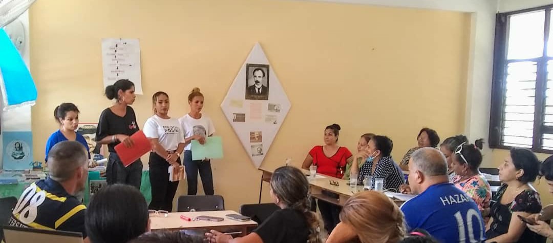 Comunicadora Guisa (@rosania110285) on Twitter photo Intercambia Teresa Amarelle Boué Secretaria General de la Federación de Mujeres Cubanas en #Cuba con la Dirección de la Facultad del Partido.Participa en las actividades docentes del Curso de reserva
<a href="/TeresaBoue/">@SecGFMC</a> <a href="/YanielSalina/">Yaniel Salina López</a> <a href="/YudelkisOrtizB/">Yudelkis Ortiz Barceló</a> <a href="/DiazCanelB/">Miguel Díaz-Canel Bermúdez</a> Intercambia Teresa Amarelle Boué Secretaria General de la Federación de Mujeres Cubanas en #Cuba con la Dirección de la Facultad del Partido.Participa en las actividades docentes del Curso de reserva
<a href="/TeresaBoue/">@SecGFMC</a> <a href="/YanielSalina/">Yaniel Salina López</a> <a href="/YudelkisOrtizB/">Yudelkis Ortiz Barceló</a> <a href="/DiazCanelB/">Miguel Díaz-Canel Bermúdez</a>