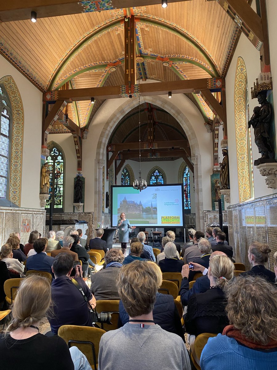 Start van bijeenkomst Platform Utrechtse Buitenplaatsen Onder andere Jacco Hulst van <a href="/twickel/">Christoph Twickel</a> houdt presentatie. Duurzaamheid op #buitenplaatsen <a href="/LandschErfgoed/">Landschap Erfgoed Utrecht</a> <a href="/kasteeldehaar/">Kasteel de Haar</a> <a href="/ProvUtrecht/">Provincie Utrecht</a>