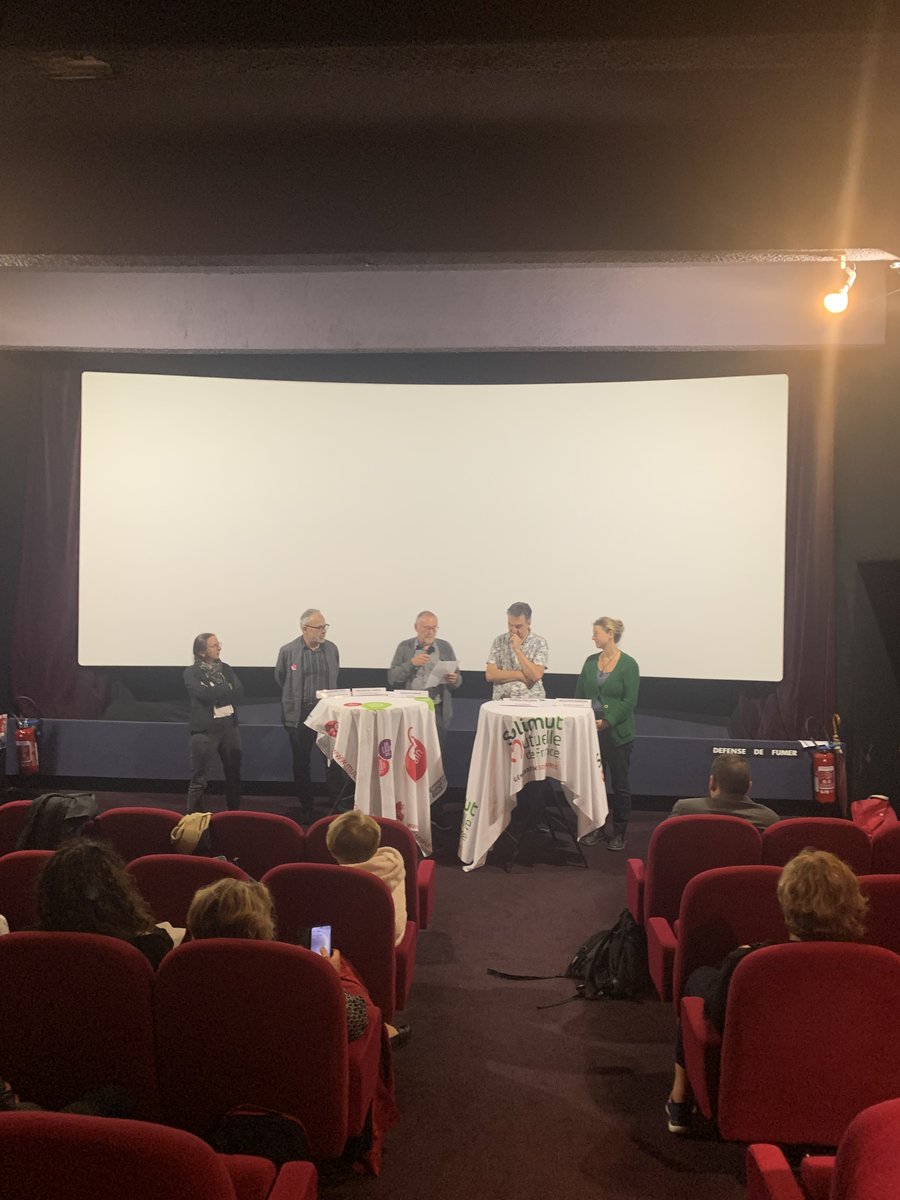 SolimutMutuelle's tweet photo. #Santé 📽️Le 26/09 nous organisions avec #MutuelleEnTrain à #Grenoble la projection du #documentaire "Secrets toxiques" qui dénonce l'usage des #pesticides
Elle était suivie d'un débat avec des représentant.e.s de @SecretsToxiques @MutuellesdeFr @laliguecancer & @CHU_Grenoble https://t.co/TsPIZHcc6K