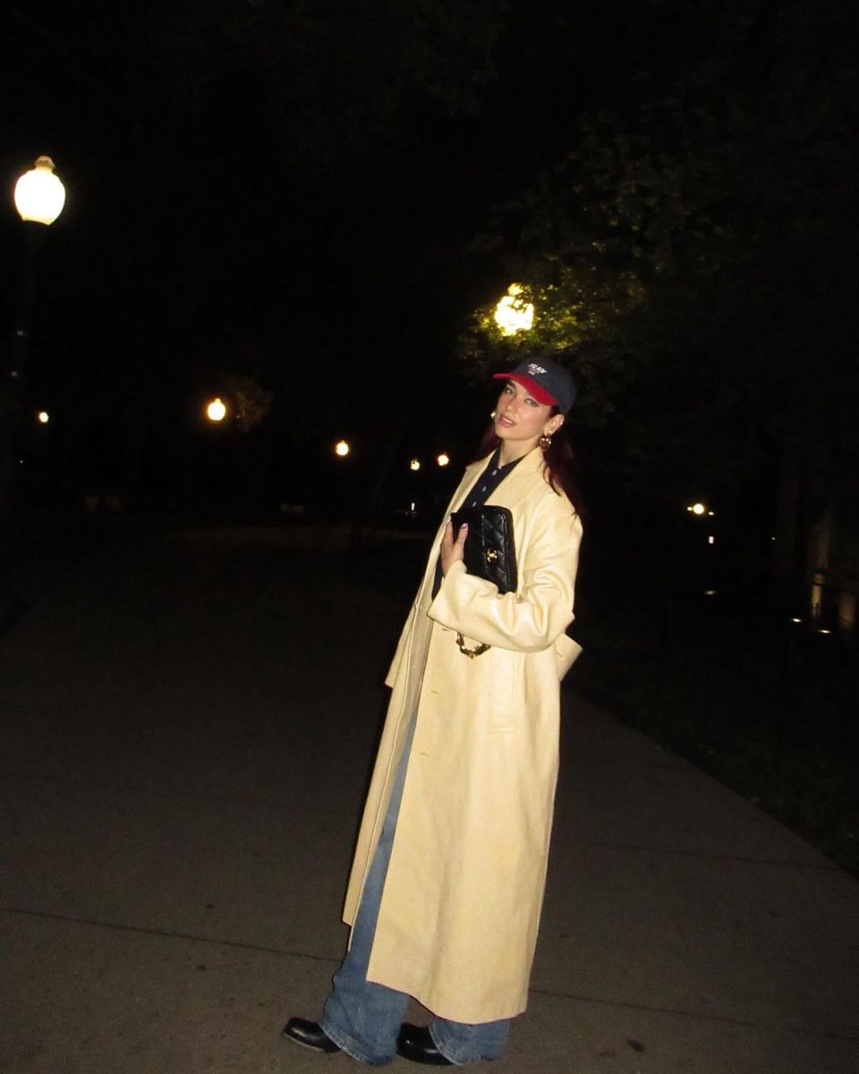 DUALIPA's tweet image. nightseeing the capital