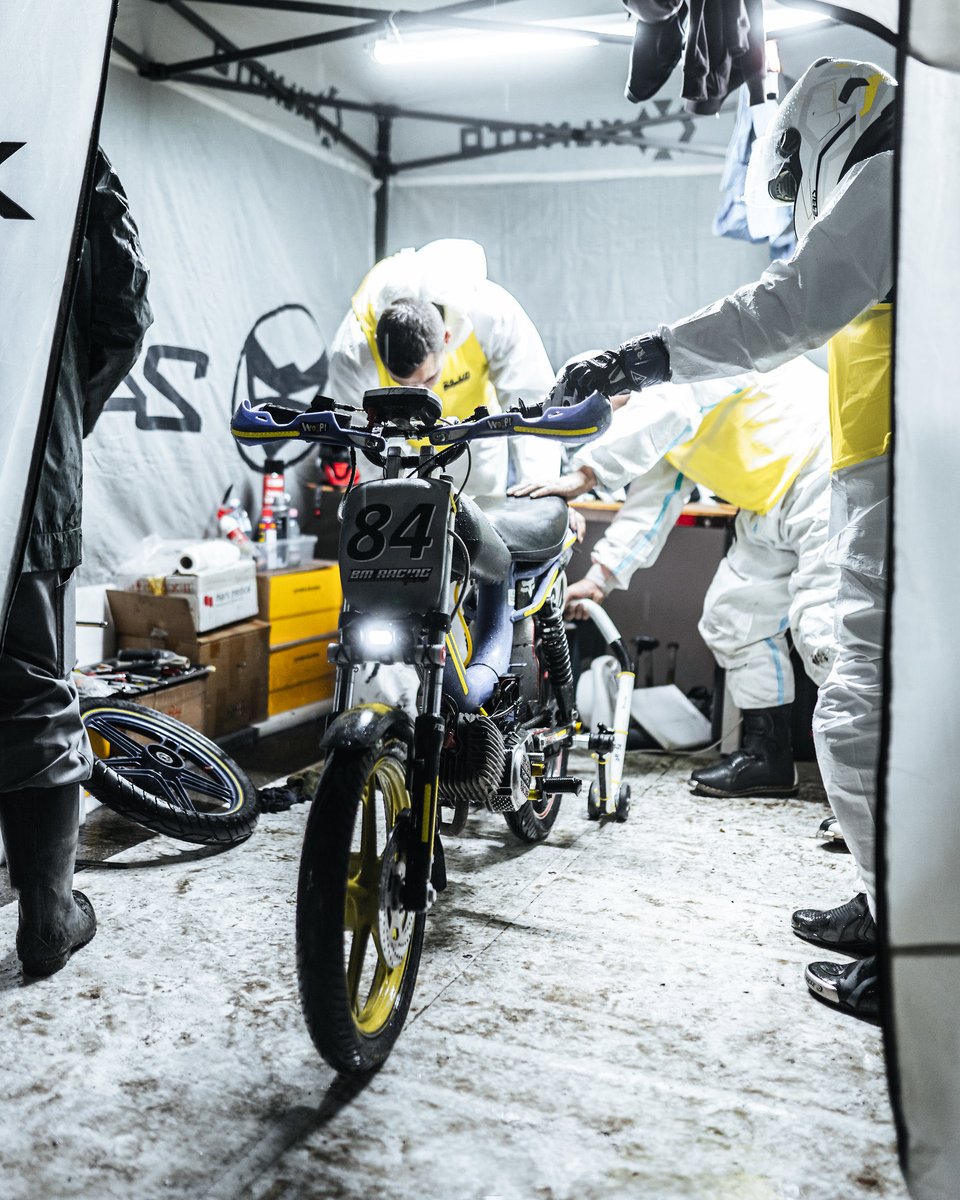 Tokom #24hKule svako traži način da ostane suv i prepoznatljiv, a ekipa BM84 je odabrala “forenzika look” 😂