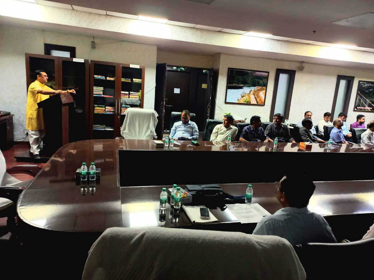 स्वच्छता ही सेवा 2024 के तहत आयुक्तालय द्वारा एक सेमिनार आयोजित किया गया जिसमें पर्यावरण स्वास्थ्य व सुरक्षा सेवाओं के संस्थापक निदेशक डॉ. प्रयांक आर्य मुख्य अतिथि वक्ता थे, उन्होंने पर्यावरण स्वास्थ्य और सुरक्षा के मुद्दों पर भी चर्चा की।
#specialcampaign4
#10yearsofswachhbharat