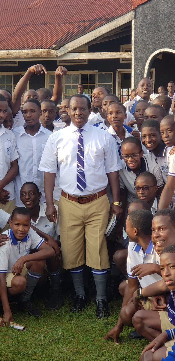 KitungaLeague's tweet photo. There's not much to see here but just a regular day at the high school.
The headmaster embraces our Khaki & white O-level attire on a school day.
#KitungaLeague https://t.co/AVZ36NCVop