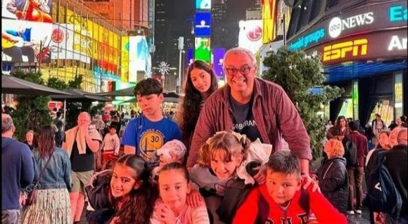 Los niños de la Colmenita y Cremata libando las mieles de la solidaridad en New York, llevando nuestro mensaje de paz y amor y las doctrinas de nuestro apóstol en sus espectáculos. #TumbaElBoqueo #CubaNoEstáSola #PatriaOMuerte
<a href="/DeZurdaTeam_/">DeZurdaTeam 📳</a>