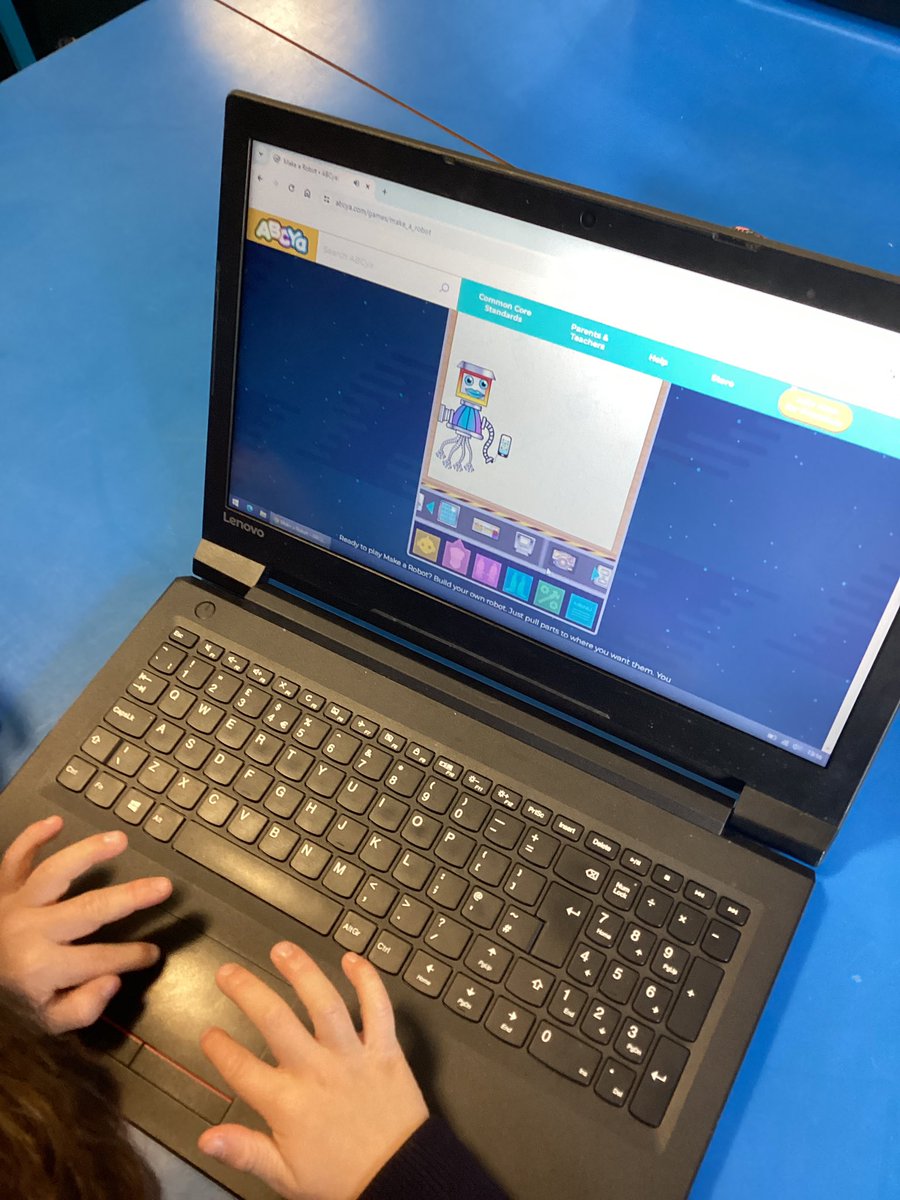 StSebsY2's tweet image. Year two are making robots in computing today #sebscomputing @StSebastiansPri