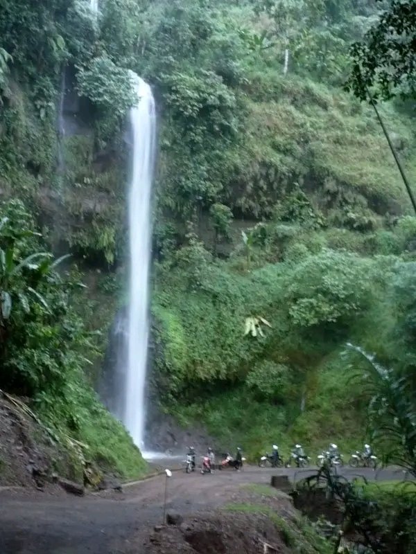 Curug ceret Naringgul taun 2010, jalan masih extrim belum mainstream, belum di lewati nak sumori, juga blm ada di postingan jalur pantai terdekat dr cimahi cuma 3 jam