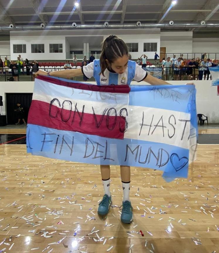 ¡CAMPEONAS! 

La Selección Argentina de Handball Sub 16 se coronó campeona en el Torneo Sur Centro en Asunción, venciendo a Brasil 30-19 en la final. 
Orgullo especial para nosotros: nuestra jugadora granate Alma Tojo fue parte del equipo. Verdadero #OrgulloGranate
#Handball