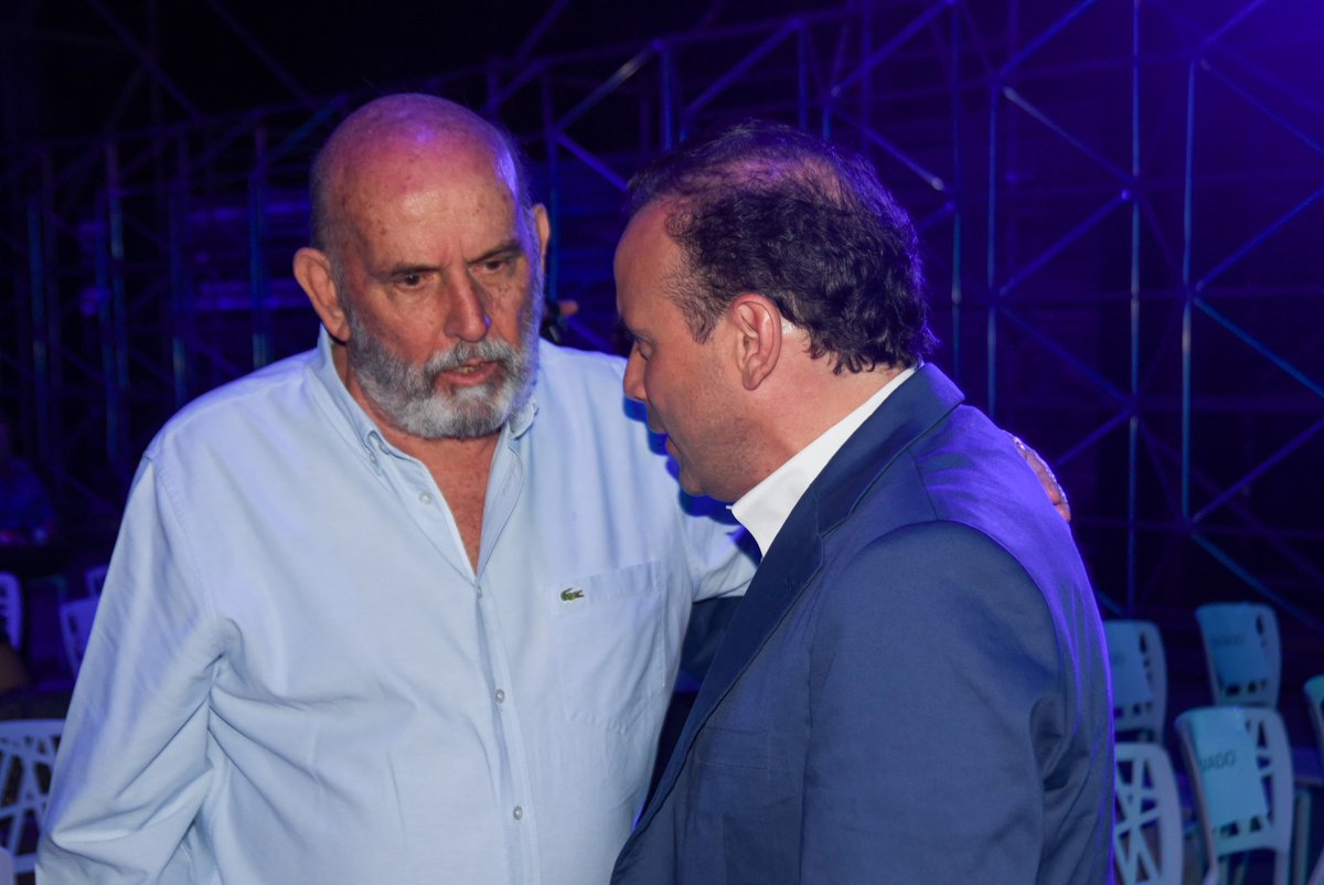 HugoRuanoc's tweet image. Un obra hecha con el dinero de los ciudadanos para publicitar a la             'neo-aristocracia' caleña. Y la  aversión o desprecio a los aspectos de la identidad cultural caleña. ¿Cuántos líderes #Afros-#Negros, indígenas del sector de la tecnología se ven estas fotos?