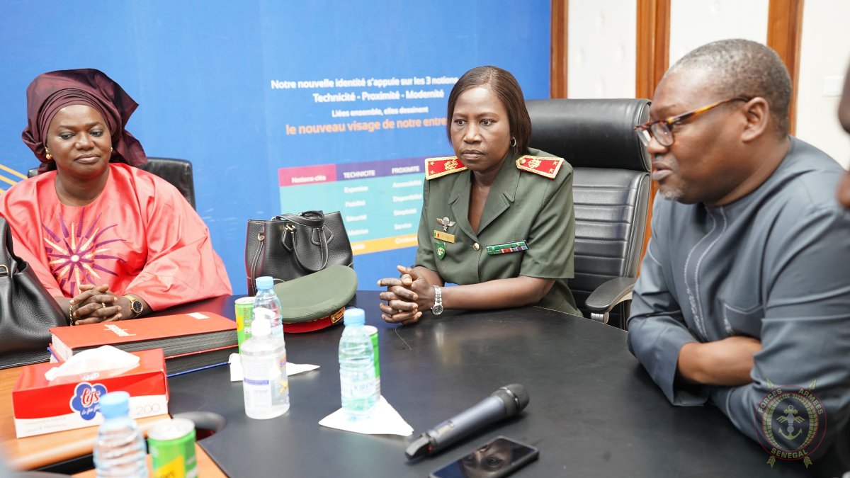 MFASenegal's tweet image. Le méd-général de brigade Fatou FALL, Directrice de l&apos;#HPD et Monsieur Bassirou SYLLA, Administrateur de la Fondation #SENELEC ont signé un protocole d’accord ce 02 sept pour la construction d’un centre de traitement des brûlés à l’HPD. @PR_Diomaye @SonkoOfficiel @Senelecofficiel