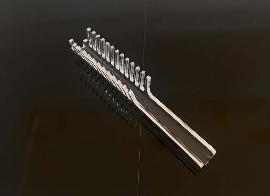 この1本のコームで前髪カットが簡単に
10月12日クラファン公開