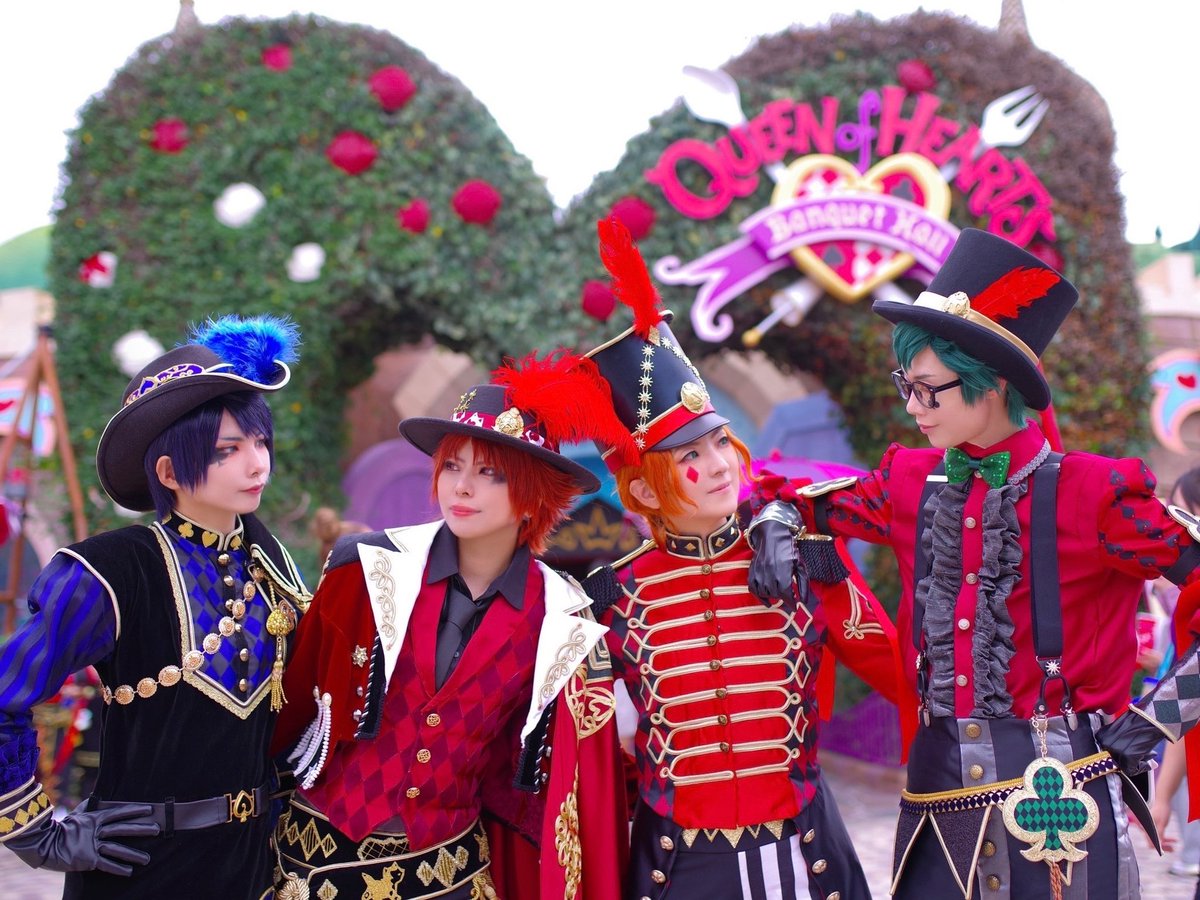 arachamu's tweet photo. スニーク！今年も変わらず、ハーツトランプ兵揃いました😭💕4年目はマスプレ‼️また来年も皆んな元気にDハロ仮装楽しめたら幸せだね🌟 https://t.co/jMWAz9CrZy