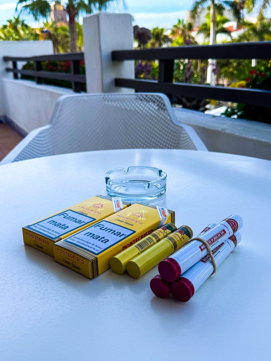 Reasonable little haul picked up at the cigar shop next to my hotel….    Loads of nasty €3 shit at the front - but a special cabinet at the back with the good stuff inside…..     nice….