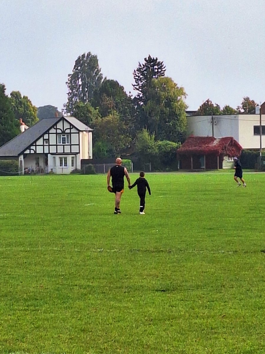 Tough old shift today against a great Penarth side but wicked to have kids there to see me play!
💛🖤