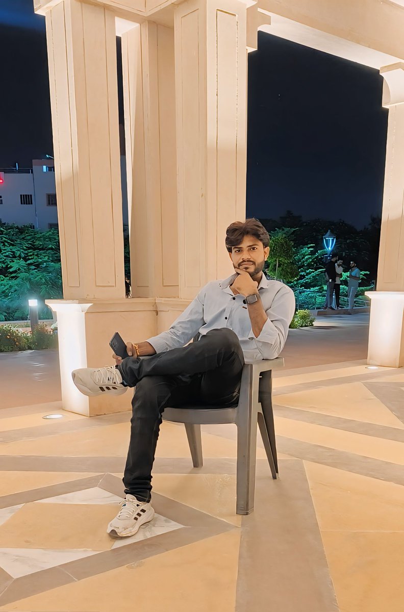 रोज रोज...

हर दिन की शुरुआत कुछ उम्मीदों के साथ होती है.. लेकिन हर दिन का अंत कुछ अनुभवों के साथ होता है...

यह जीवन है.. इसलिए दिन का आनंद लें।