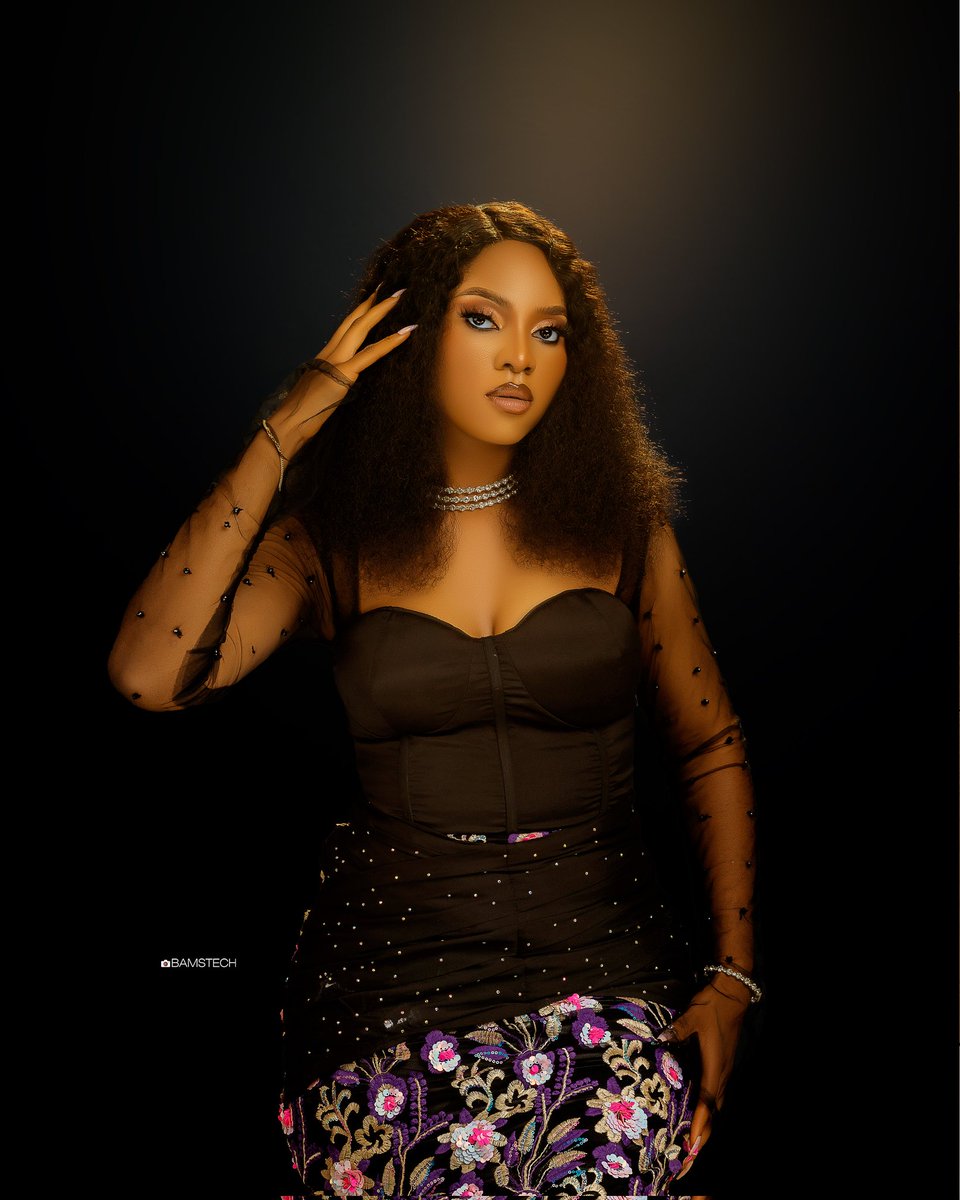 Bamstechglobal's tweet photo. Portrait of CECILIA ♥️ ✨️ 🥳💥

BOOK US NOW FOR CREATIVE IMAGES 🥰🥰 
Bookings available for Exclusive Photo Deluxe at Bamstech Global Creations

Photo Credit by @officialbamstech

Hair @luxury_bundles_co

MUA by @sugars_touch 

 #photographers #explorepage #Peller https://t.co/HIT6SnoBnr