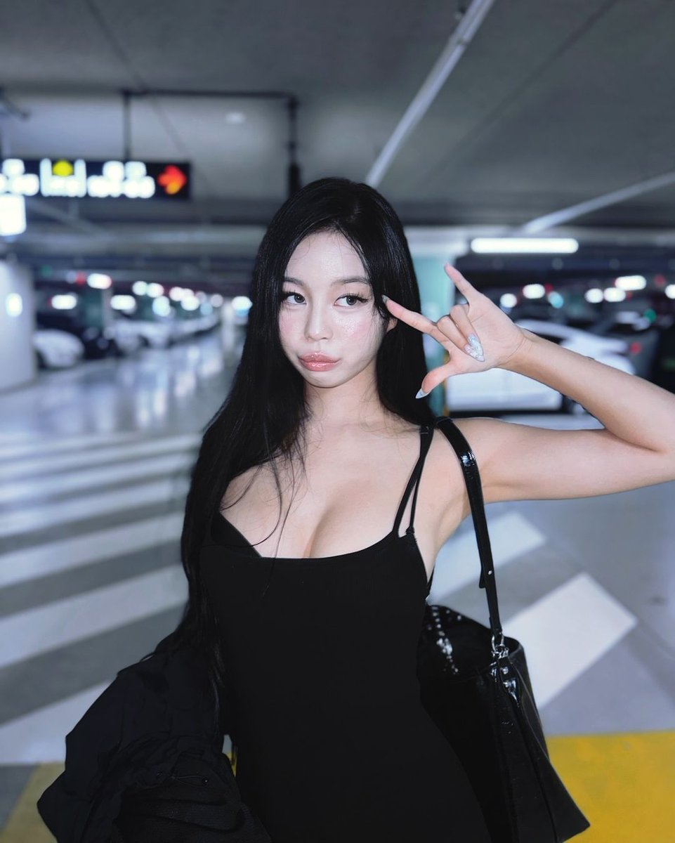 Happy birthday – to the sexiest – YOUHA. ❤️‍🔥
#HBDYOUHA #유하 #dailyouha