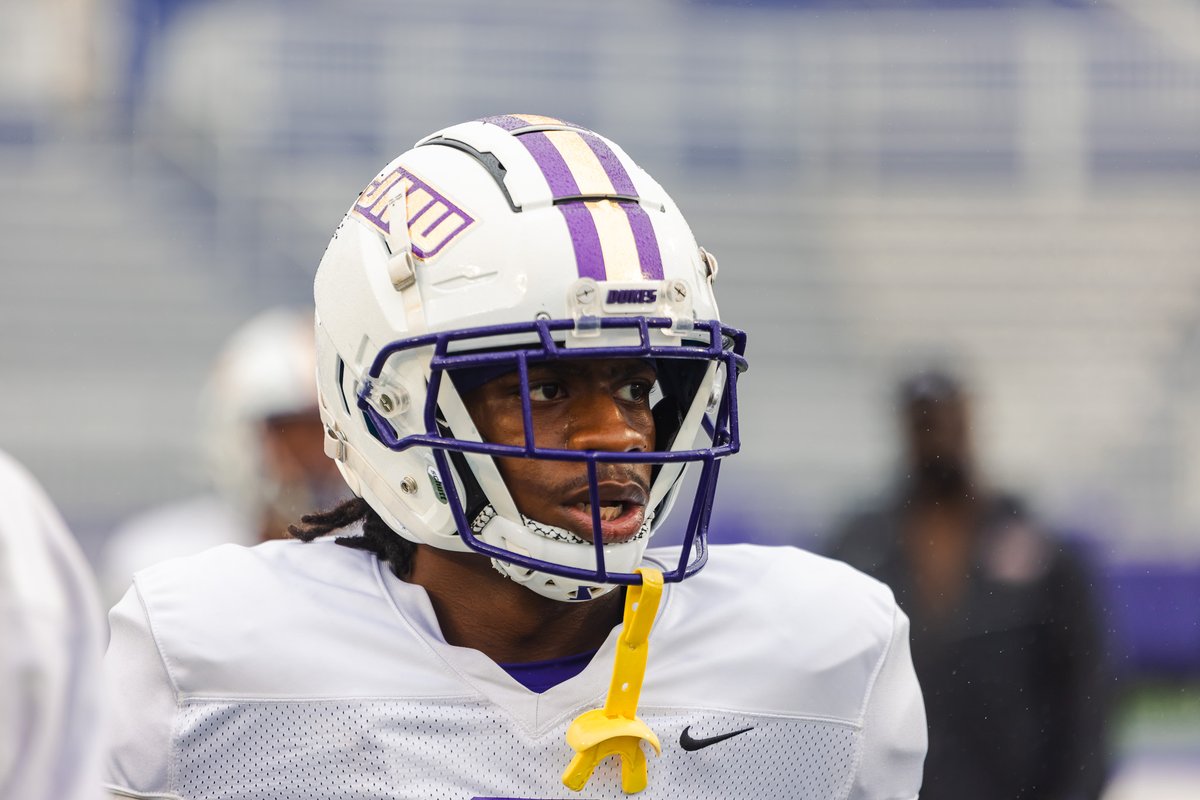 JMUFootball's tweet image. JAYDEN MINES TO THE HOUSE!!!!! 

Terrence Spence blocks the punt and Mines walks into the end zone for his FIRST career score 🤩

Two point play from Noe to Mowrey gives us 11 on the board 🫡

#GoDukes