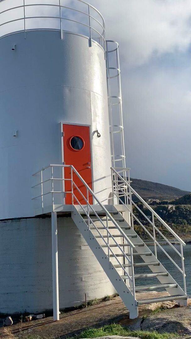 efdImages's tweet image. An island unto ourselves @naustholmen . Staying in the Tank - a diesel tank from the island’s days as a trading post, converted into a duplex with amazing views.  #norway #steigen #nordskot #naustholmen @the_explorers_club @the_explorers_club thanks @ska… instagr.am/p/DAL4GcFPoa1/