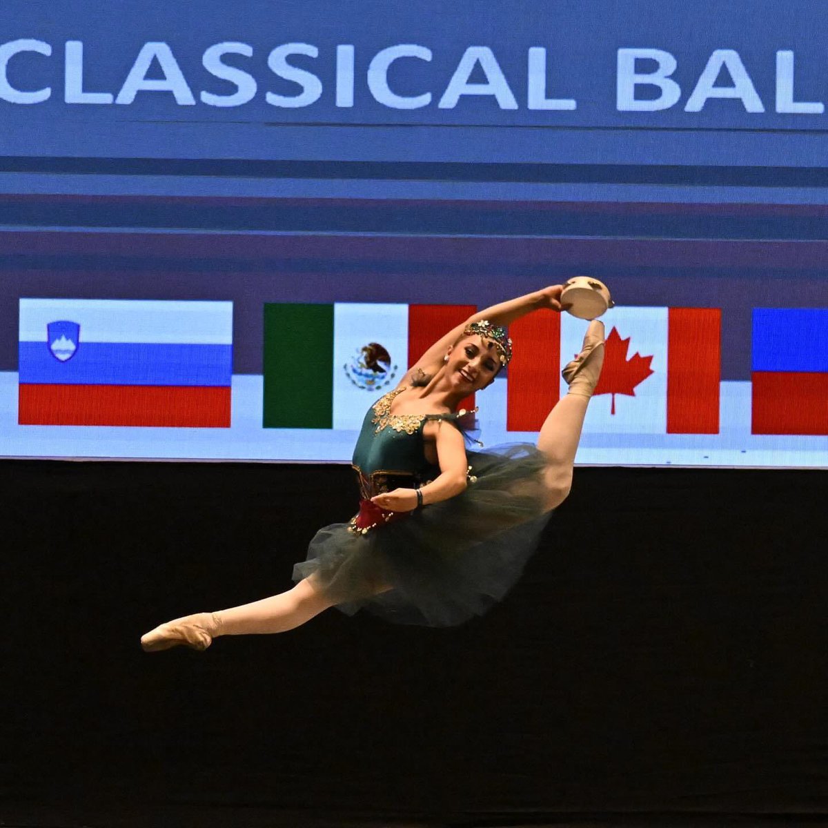 meredithbethzu1's tweet photo. Hoy quiero compartirles que los sueños se cumplen, y que he trabajado tanto para esto, el recorrido no ha sido fácil, firme contrato para San Diego Ballet Company, gracias a todas las personas que siempre me apoyaron y creyeron en mí ! #mexicana #aguascalientes #VivaMexico https://t.co/WBd5IvsgVy