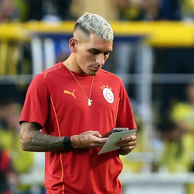 - Teması aldığın gibi kendini yere atıyorsun unutma en büyük oç sensin
+ Biliyorum, o iş bende 🤡