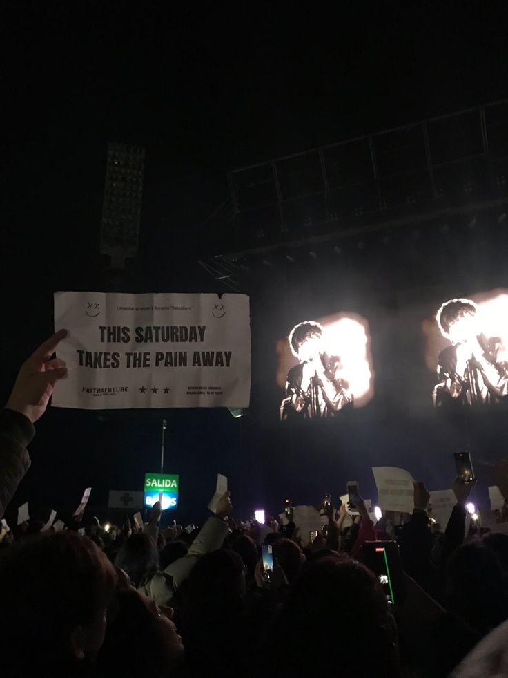 Louisargbot's tweet image. Louis Tomlinson cambiaste los sábados para siempre