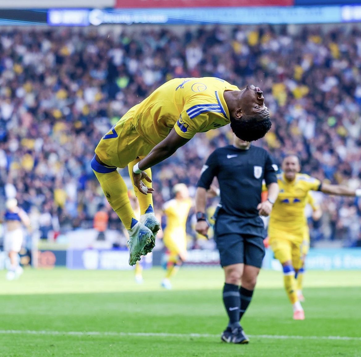 LUFC_WorldWide's tweet photo. I get the game wasn’t particularly a thriller but you would swear we lost on here

We dominated them for 90 minutes, missed lots of big chances and still never looked in slight danger

Cheers the fuck up and enjoy the weekend #lufc https://t.co/NhcaIlPDiH