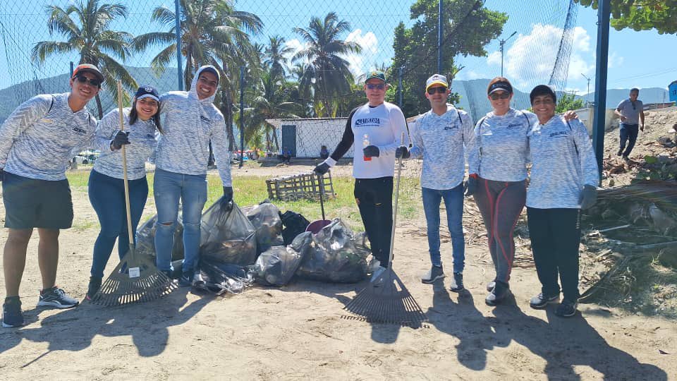 La #GarraTrabajadora un año más  cuidando el planeta en el Día Mundial de las Playas.

Una jornada exitosa donde la conciencia sobre la protección de nuestras playas sea el principal motivo.

¡Porque queremos impulsar un mundo mejor!
