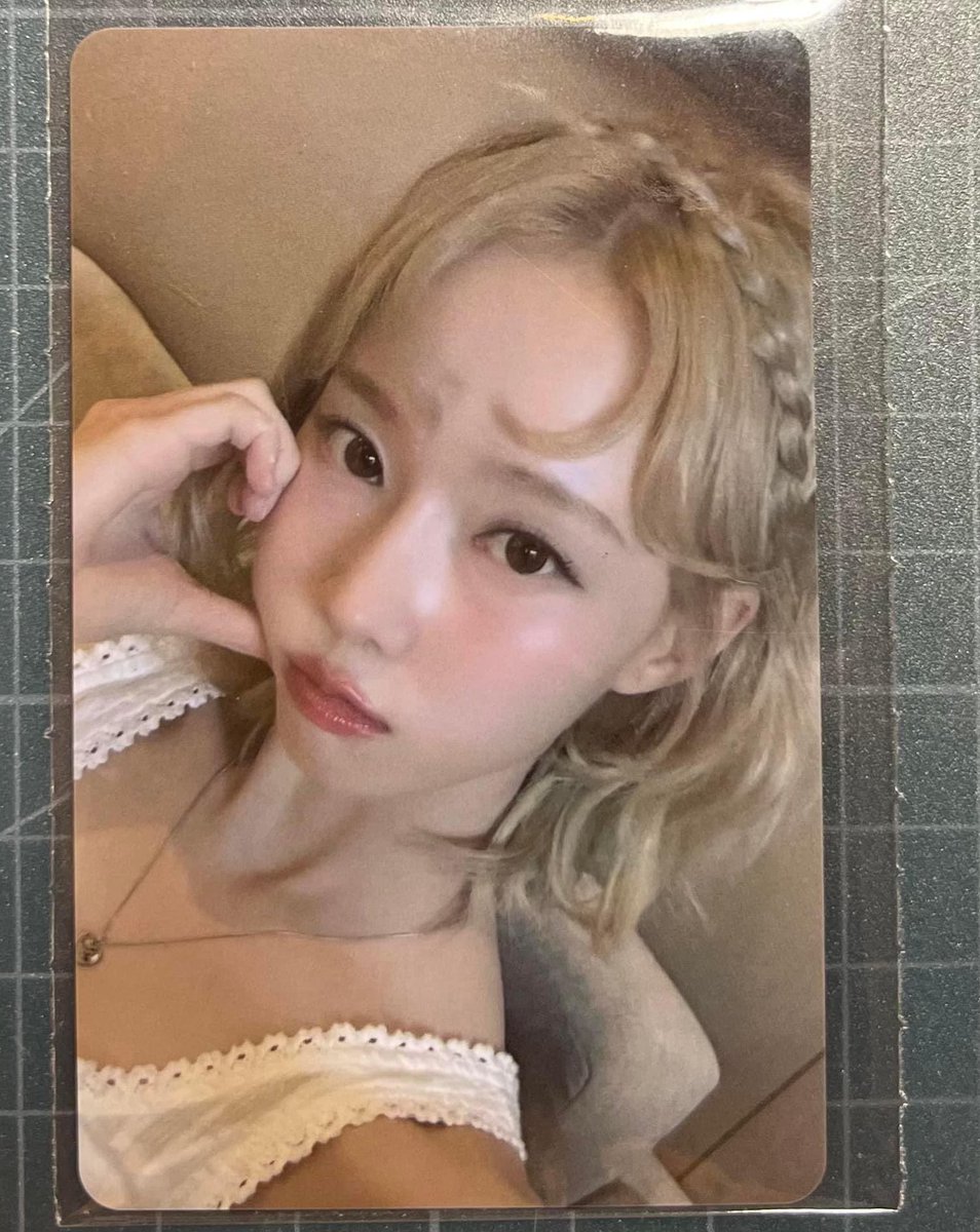 진짜 미쳤잖니…. 
뽀용!!! 하고 나온 머리며
말랑 볼 볼하트까지🥹🥹🥹🥹