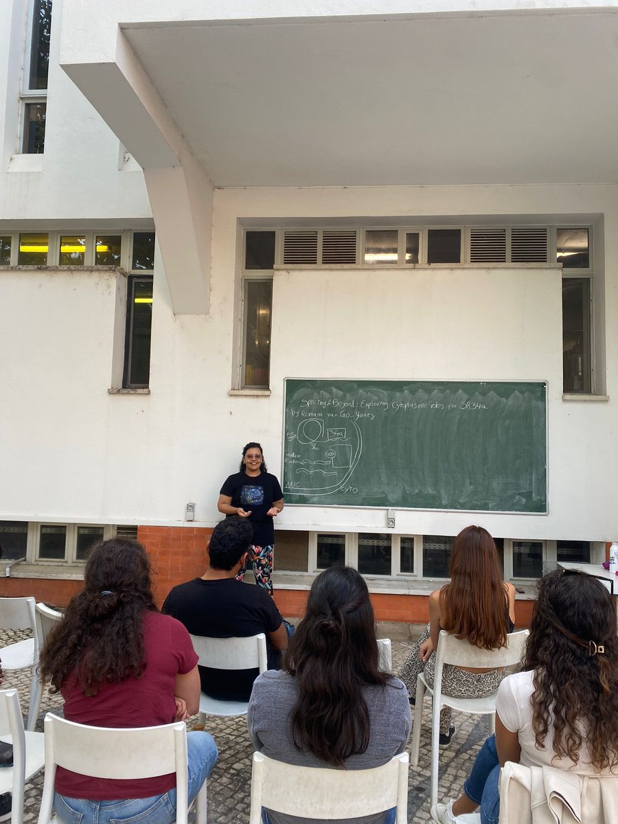 IGC PhD Delegates (@phd_igc) on Twitter photo Another week, another fascinating chalk talk! This week we had <a href="/romana_yanez/">Romana Yáñez</a> teach us about her impressive PhD work on splicing factors in plants! 🌱 Another week, another fascinating chalk talk! This week we had <a href="/romana_yanez/">Romana Yáñez</a> teach us about her impressive PhD work on splicing factors in plants! 🌱